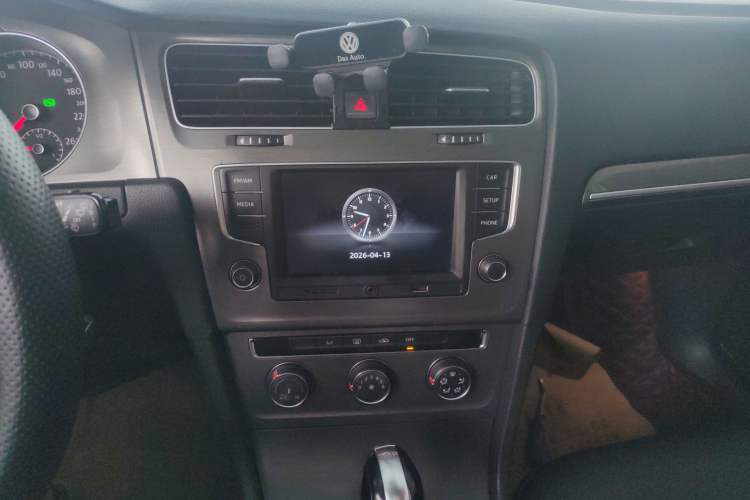 Used Volkswagen Golf 2016 230TSI Automatic Comfort Version Audio And AC Panel