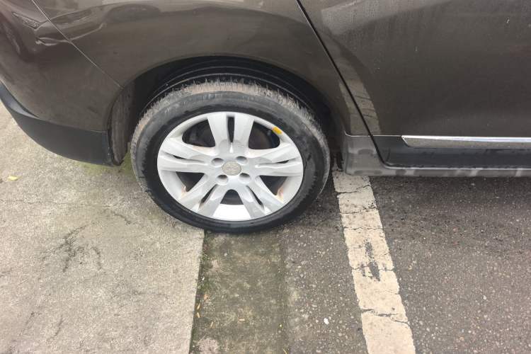 Used Peugeot 3008 2015 2.0L Manual Classic Edition Exterior 5