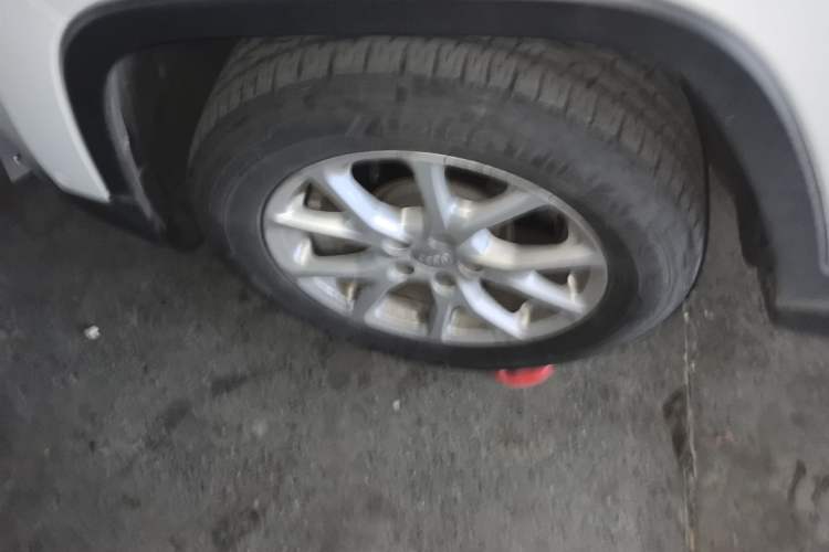 Used Jeep Cherokee 2016 2.4L Leading Edition Left Front Wheel Hub