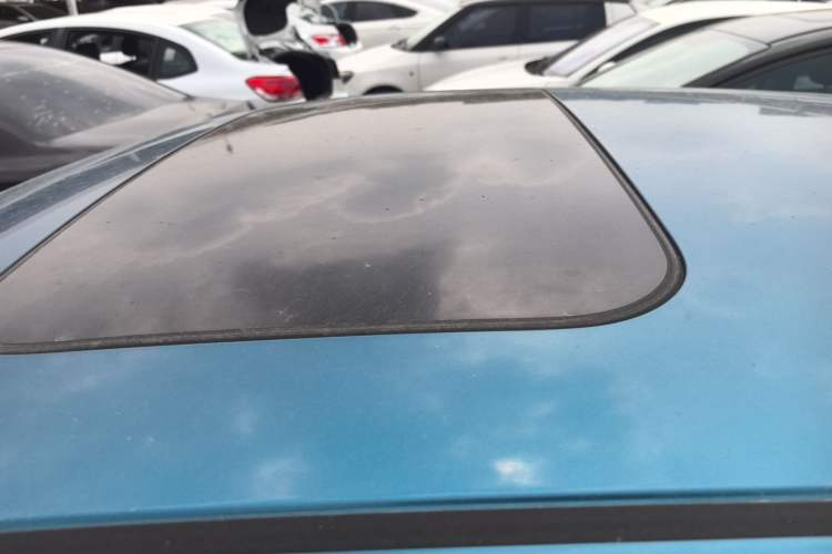 Used Nissan Lannia 2016 1.6L CVT Cool Edition Roof