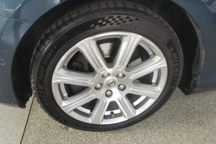 Used Volvo V40 2018 T4 Zhiya Edition