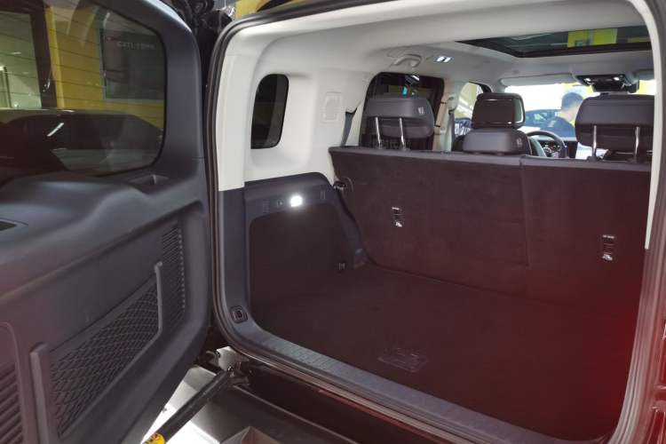 Used Formula Leopard 5 2023 Navigator Edition
