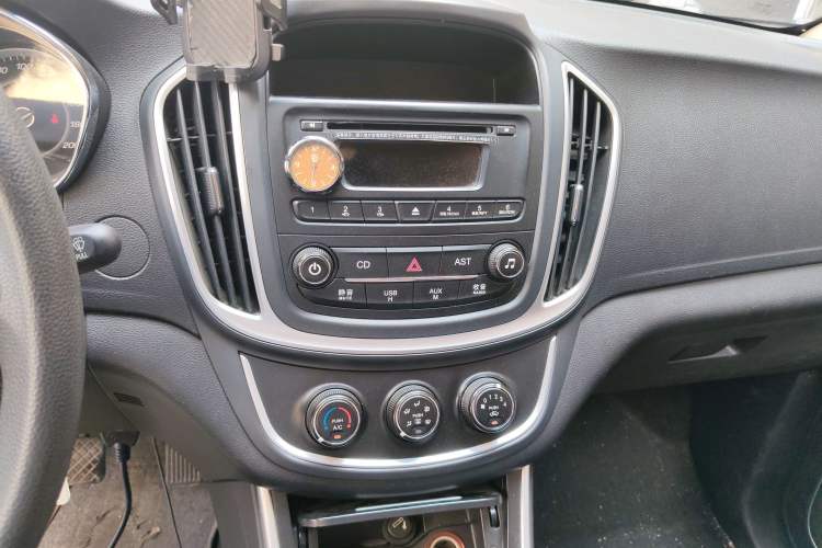 Used Baojun 560 2015 1.8L manual Comfort trim level
