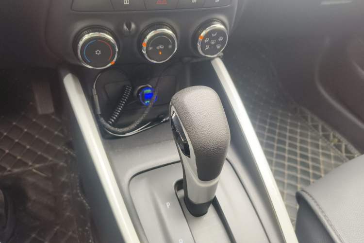 Used Chevrolet Cavalier 2020 325T Automatic Enjoyment Edition Gear Lever