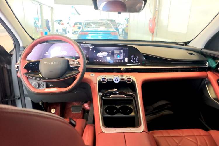 Ojetý EXEED Stellar 2023 400T Two-Wheel Drive Luxury Edition