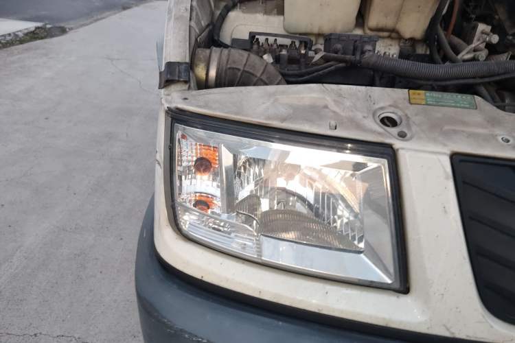 Used Iveco Daily 2020 2.5T A35 Passenger Van Single-Tire Mid-Roof Design 5-9 Seats China VI Emission Standard
