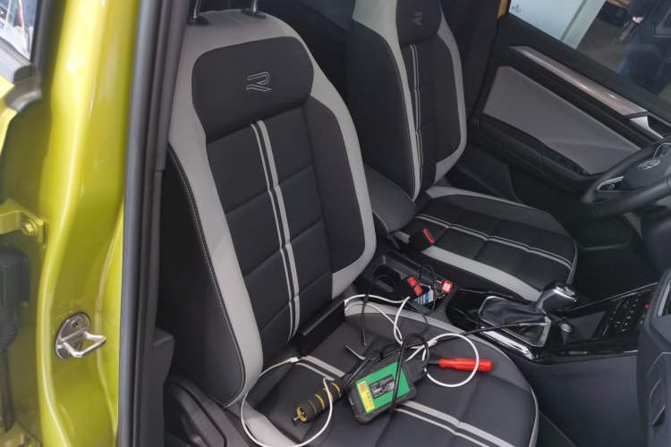 Used Volkswagen T-ROC 2023 300TSI DSG Two-Wheel Drive Starlight Edition