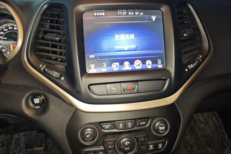 Used Jeep Cherokee 2017 2.0L Superior Edition Audio And AC Panel