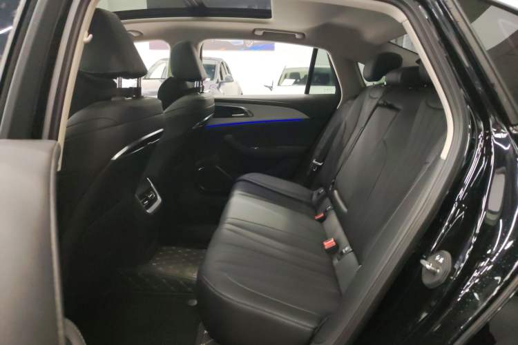 Used Hongqi H5 2025 2.0T Automatic Flag Edition – 500 000 Units Commemorative Version
