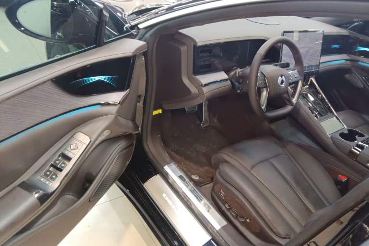 Used Denza Z9 2024 1100 km All-Wheel-Drive Ultra Version