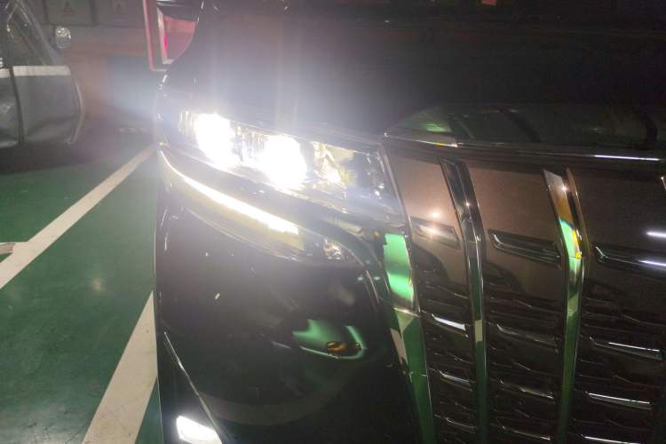 Used Toyota Alphard 2021 Dual-Engine 2.5L Luxury Edition