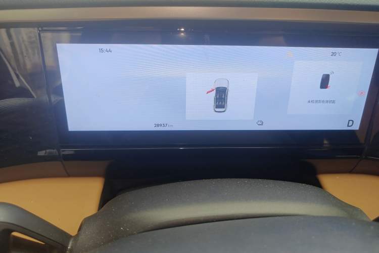 Used Geely Galaxy L7 2024 1.5T 115 km MAX Dragon Edition Odometer Close Up