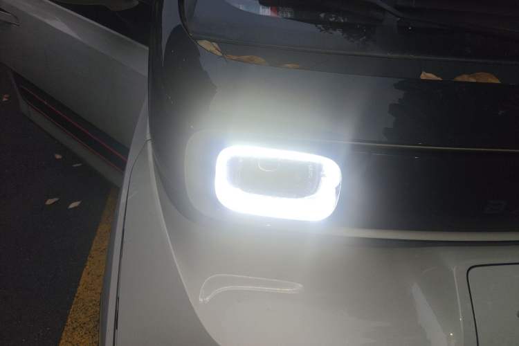 Used Baojun KiWi EV 2021 Artist Model Ternary Lithium Right Front Headlight