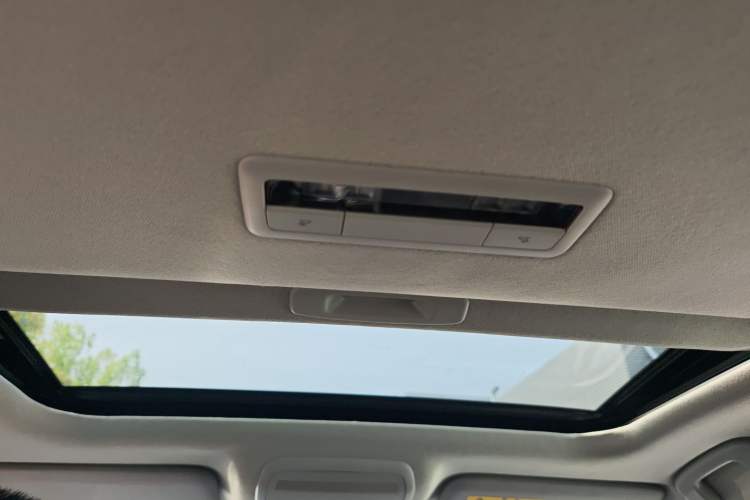 Used Mazda 3 Axela 2020 1.5L Automatic Luxury Version Headliner