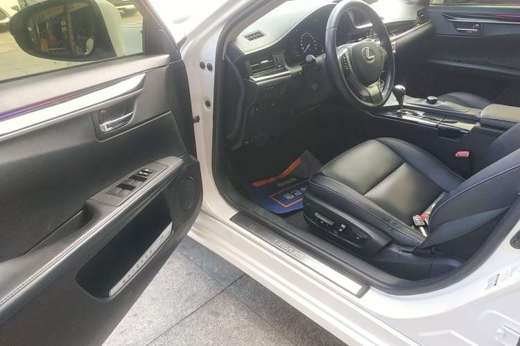 Used Lexus ES 2014 300h Elite Edition