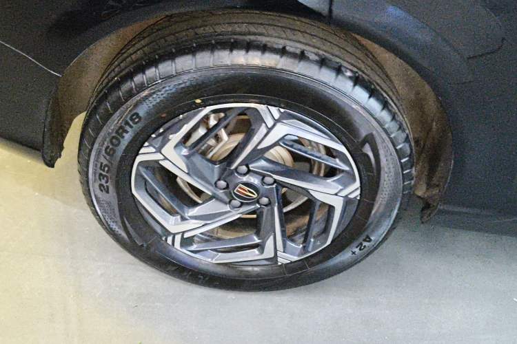 Used Hongqi HS3 2023 1.5T Two-Wheel Drive Shanwei Edition Right Rear Wheel Hub