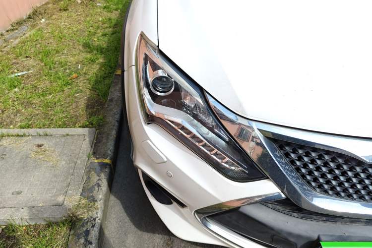 Used BYD Tang New Energy 2015 2.0T Four-Wheel-Drive Flagship Model Right Front Headlight