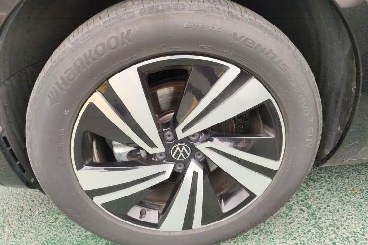 Used Volkswagen Tavendor 2023 380TSI Four-Wheel Drive R-Line Cruise Edition Left Front Wheel Hub