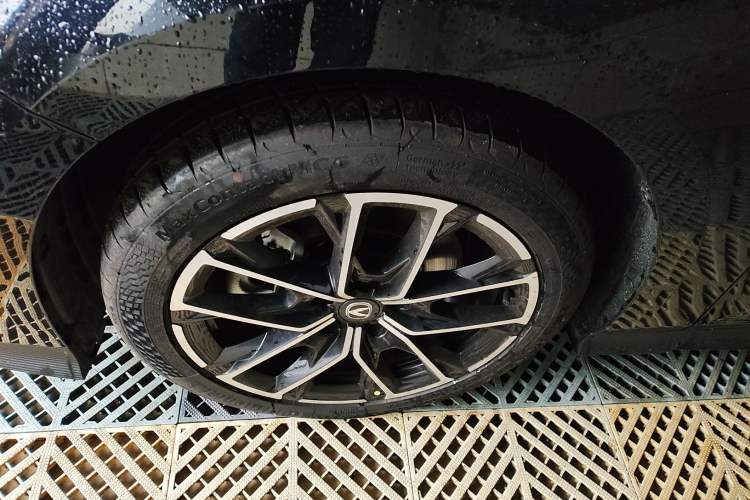 Used Changan UNI-V iDD 2024 Blue Whale Smart Electric iDD 136km Luxury Model
