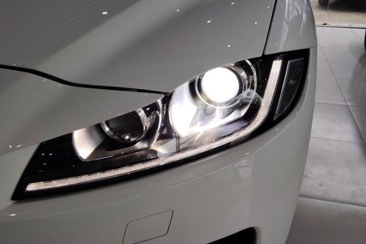 Used Jaguar F-PACE 2018 2.0T Four-Wheel Drive Urban Luxury Edition Left Front Headlight