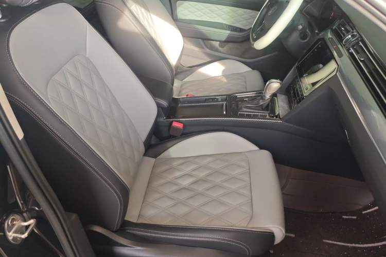 Used Volkswagen Magotan 2023 2 Million Units Limited Edition 330TSI DSG Leading Version