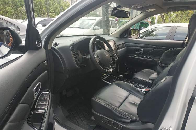 Used Mitsubishi Outlander 2020 2.0L Two-Wheel Drive Enjoyment Version 5 Seats