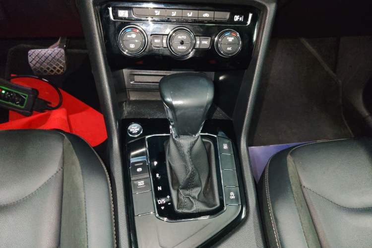 Used Volkswagen Tiguan L 2021 330TSI Automatic Two-Wheel Drive Smart Edition
