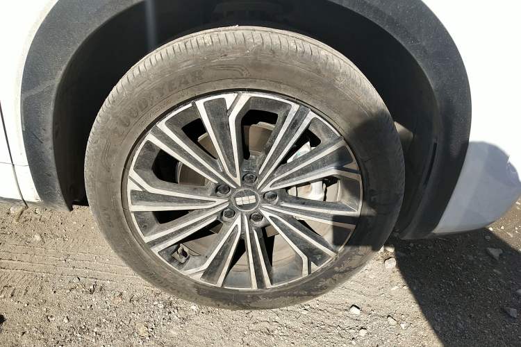 Used Geely Galaxy Xingjian 7 EM-i 2025 120km Flagship Edition Right Front Wheel Hub