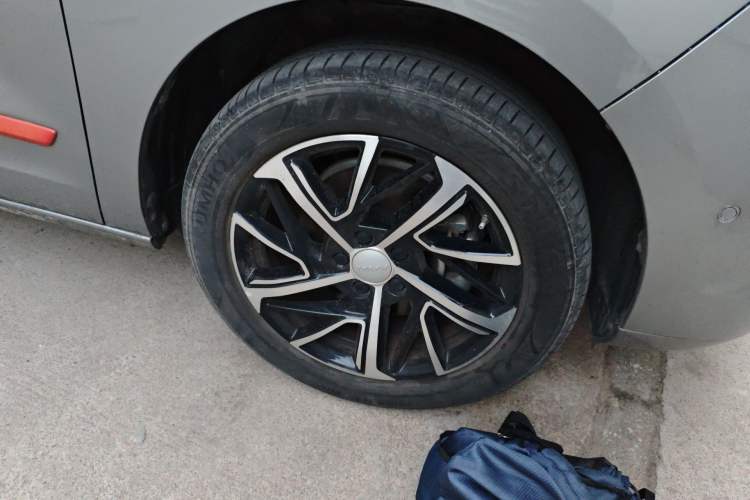 Used Haval JOLION 2021 1.5T Automatic Four-Door Version Right Front Wheel Hub