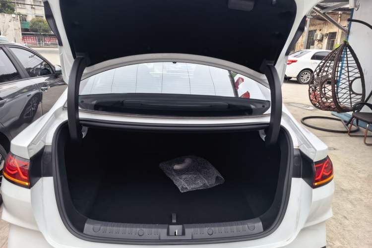 Used BYD Qin L 2025 DM-i Smart Drive 120KM Leading Model
