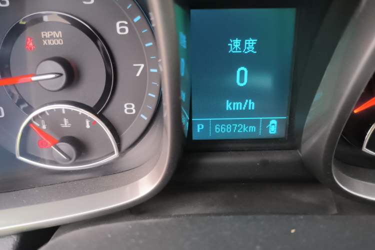 Used Chevrolet Malibu 2014 1.6T Automatic Comfort Edition Odometer Close Up