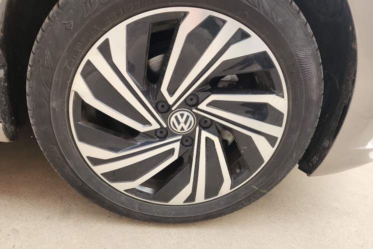 Used Volkswagen Sagitar 2022 280TSI DSG Flyover Edition Right Front Wheel Hub