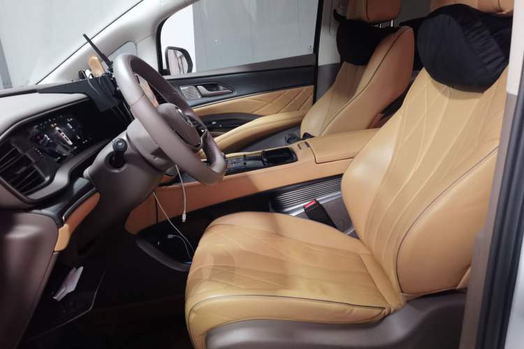 Used Denza D9 2022 DM-i 970 Four-Wheel Drive Prestige Model