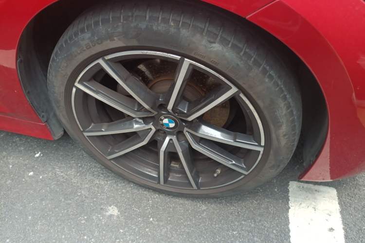 Used BMW 3 Series 2022 320Li M Sport Package Right Front Wheel Hub