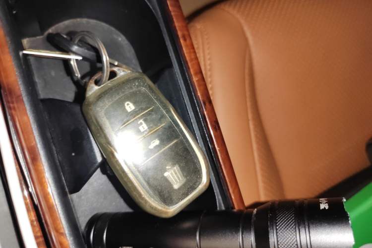 Used Toyota Crown 2012 2.5L Royal Leather Edition Vehicle Key