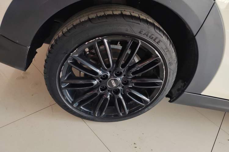 Used MINI MINI 2022 Updated 1.5T COOPER Artist Five-Door Edition
