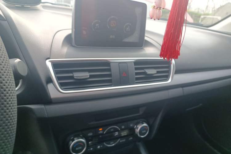 Used Mazda Mazda 3 Axela 2016 Hatchback 1.5L Automatic Luxury Model