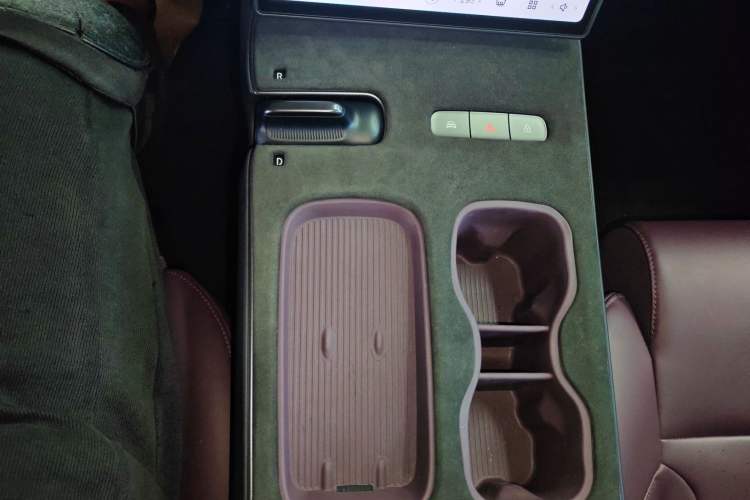 Used Nio ET5T 2024 75kWh Touring Gear Lever