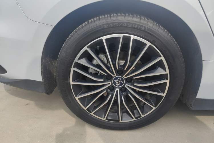 Used BYD Han 2024 EV Glory Edition 506KM Front-Wheel-Drive Premium Model Right Rear Wheel Hub