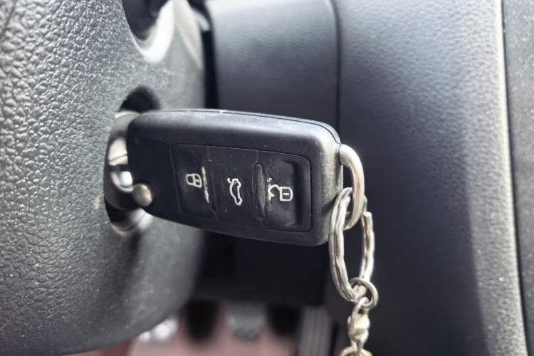 Used Volkswagen Sagitar 2012 1.6L Manual Fashion Edition