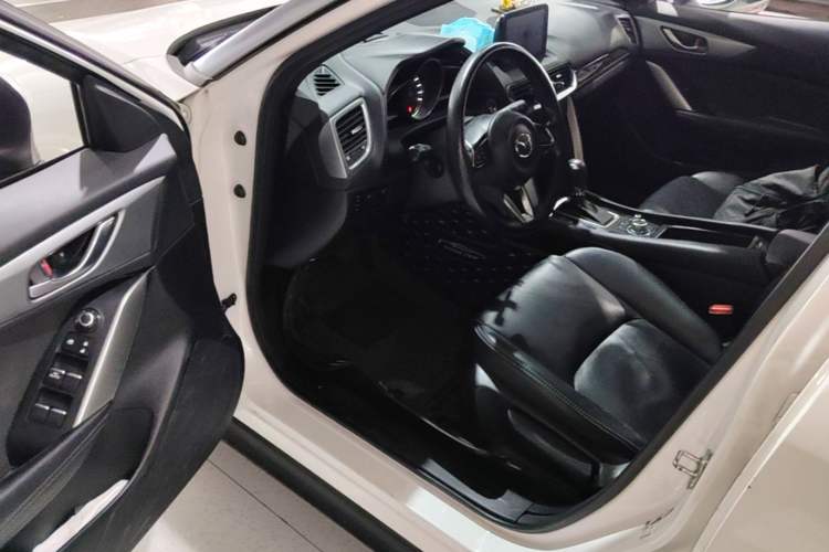 Used Mazda CX-4 2018 2.0L Automatic Two-Wheel Drive Blue Sky Dynamic Version China VI Standard