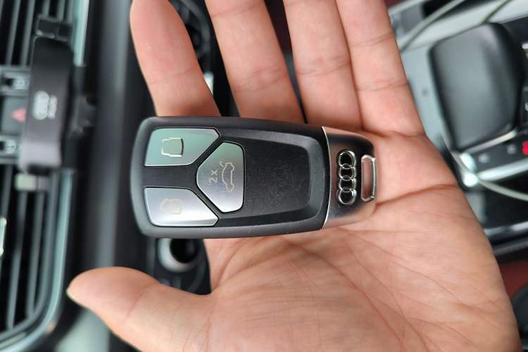 Used Audi Q5L Sportback 2022 40 TFSI Luxury Model Vehicle Key