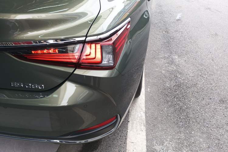 Used Lexus ES 2022 260 Excellence Edition Right Rear Taillight