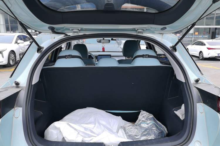 Used Geometry E Firefly 2023 401KM Linglong Tiger 5-Seater Trunk