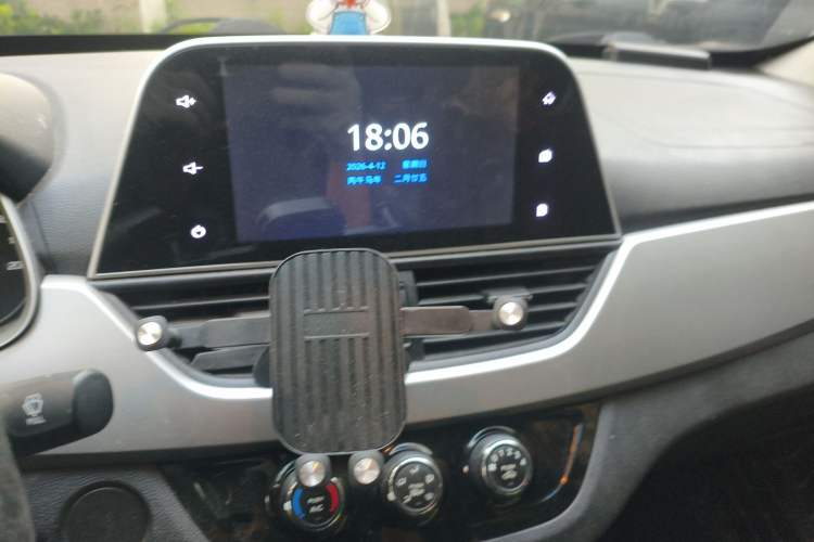 Used Baojun 310W 2018 1.5L Automatic Fashion Edition China VI Audio And AC Panel