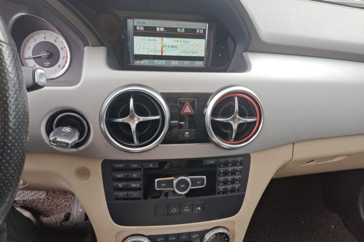 Used Mercedes-Benz GLK-Class 2015 GLK 260 4MATIC Dynamic Edition Ultimate Version Audio And AC Panel