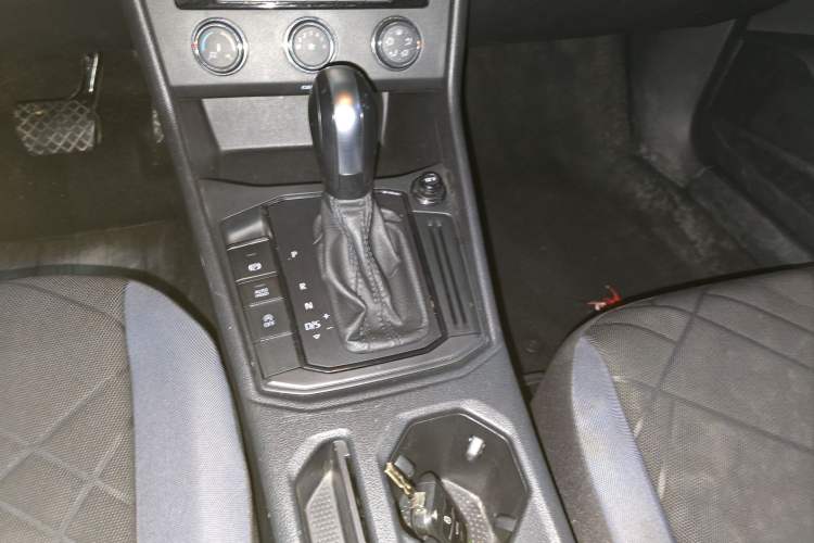 Used Volkswagen Lavida 2023 1.5L Automatic De Yi Edition Gear Lever