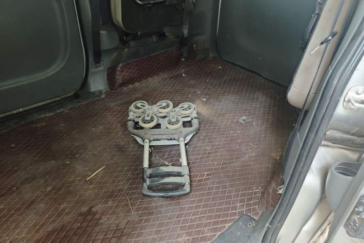 Used Nissan NV200 2012 1.6L 232 Seats Luxury Version
