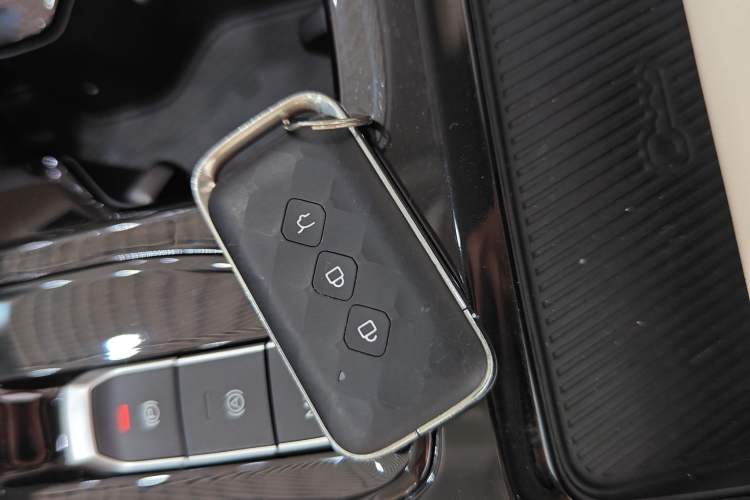 Used Wuling Xingguang 2024 Co-Creation Edition 510 Advanced Model Vehicle Key