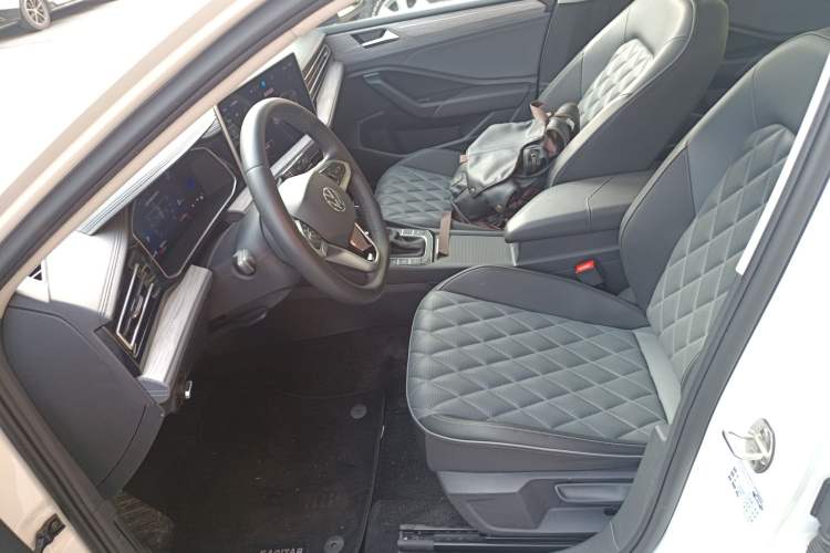 Used Volkswagen Sagitar 2023 300TSI DSG Excellence Edition Left Front Seat